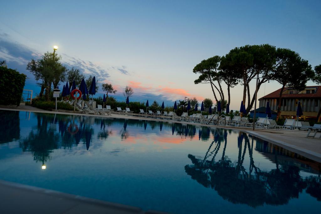 Fantinello Hotel Caorle Exterior foto
